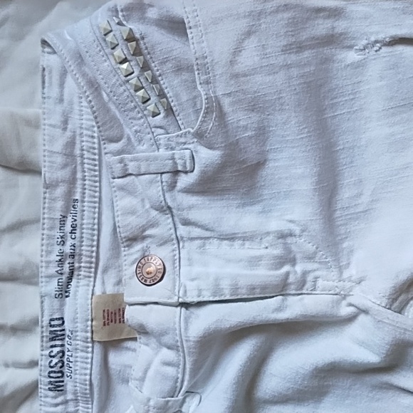 Women's size 7 white distressed jeans - Picture 3 of 5